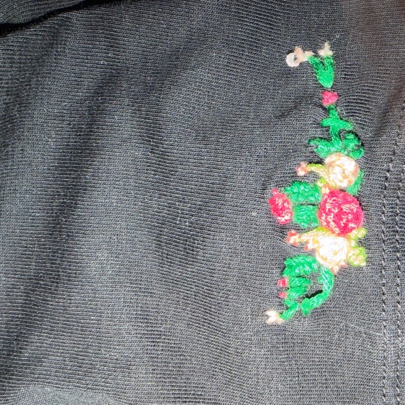 Uniqlo Black Supima V-Neck Tee - Picture 5 of 5